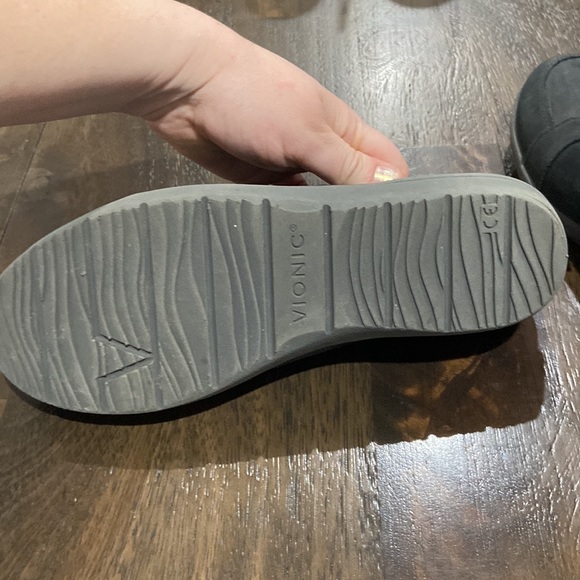 Vionic 7.5 Abigail women's  black tennis shoes with zippers weather resistant - Picture 7 of 13